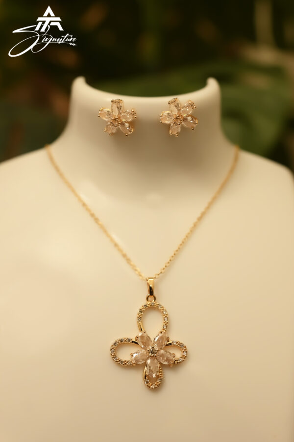 Golden Glow Crystal Flower Zircon Pendant Set